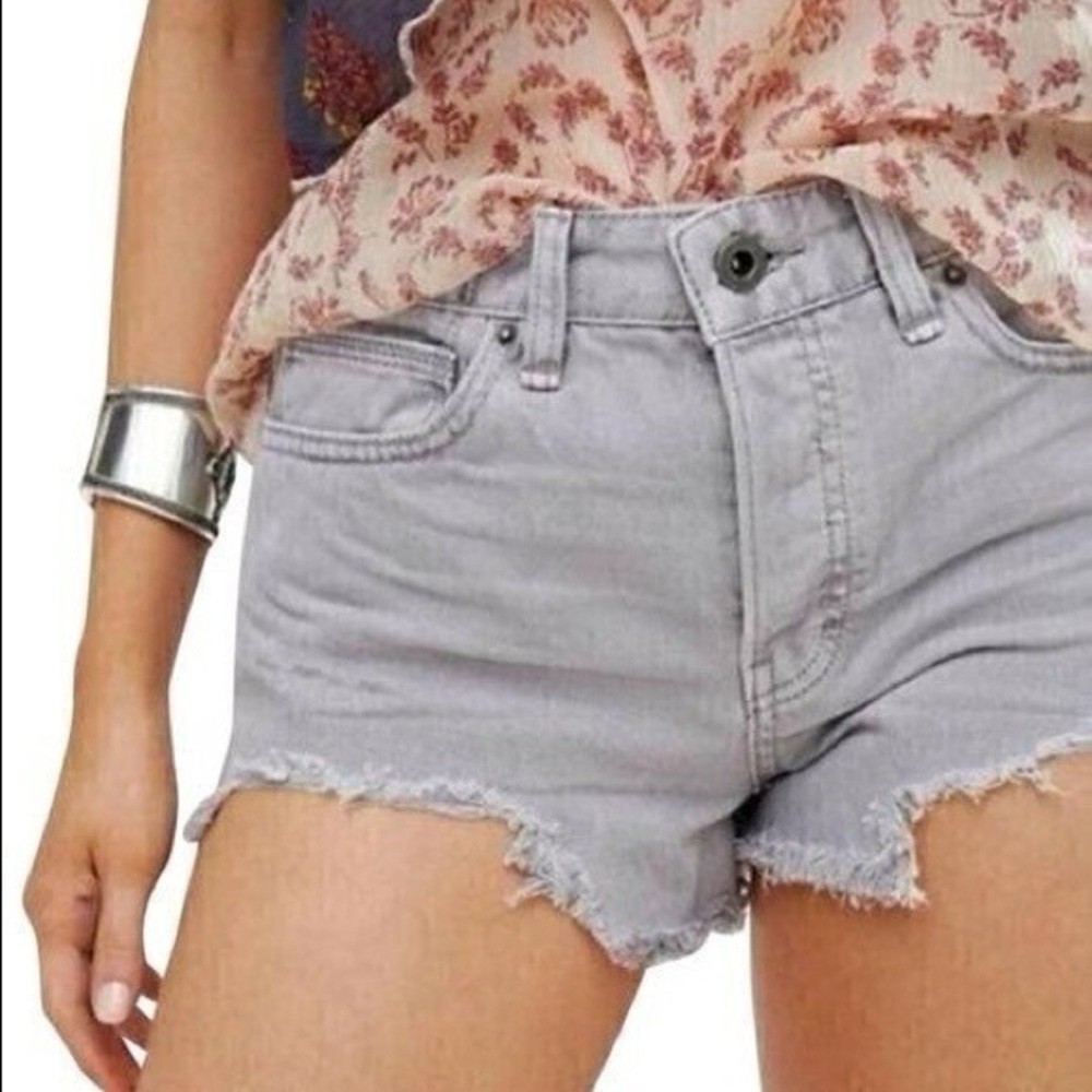 Free People Logan Frayed-Hem Gray
Denim Shorts size 25
